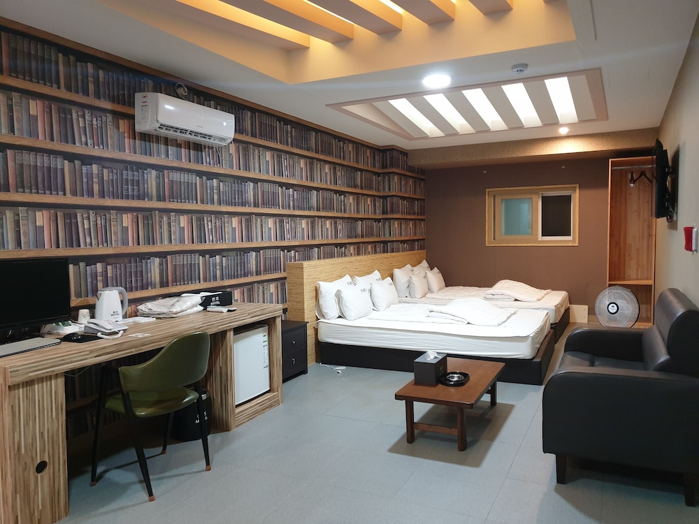 Queens Motel Jinju in Chinju, South Korea