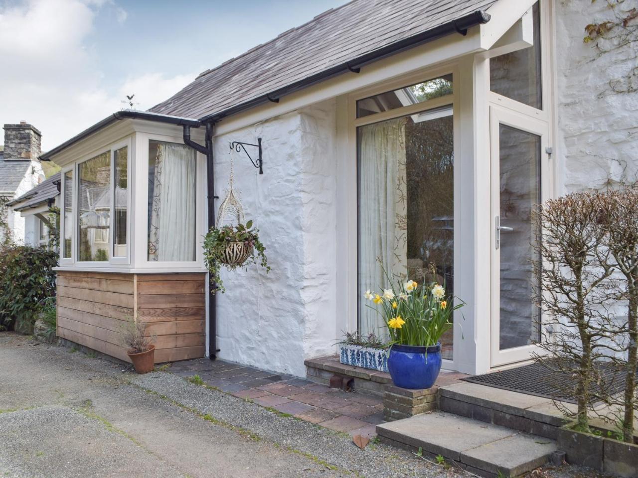 Tucking Cottage — 4-Star Luxury Hotel in Haverfordwest, United Kingdom