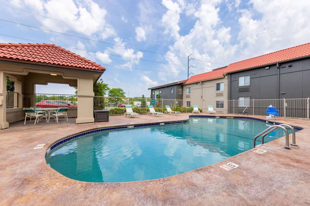 La Quinta Inn by Wyndham Kansas City Lenexa - photo 14
