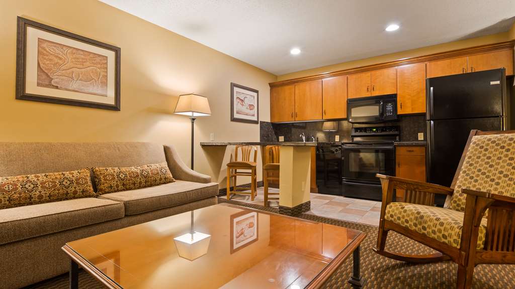 Best Western Plus Deer Park Hotel & Suites - photo 23