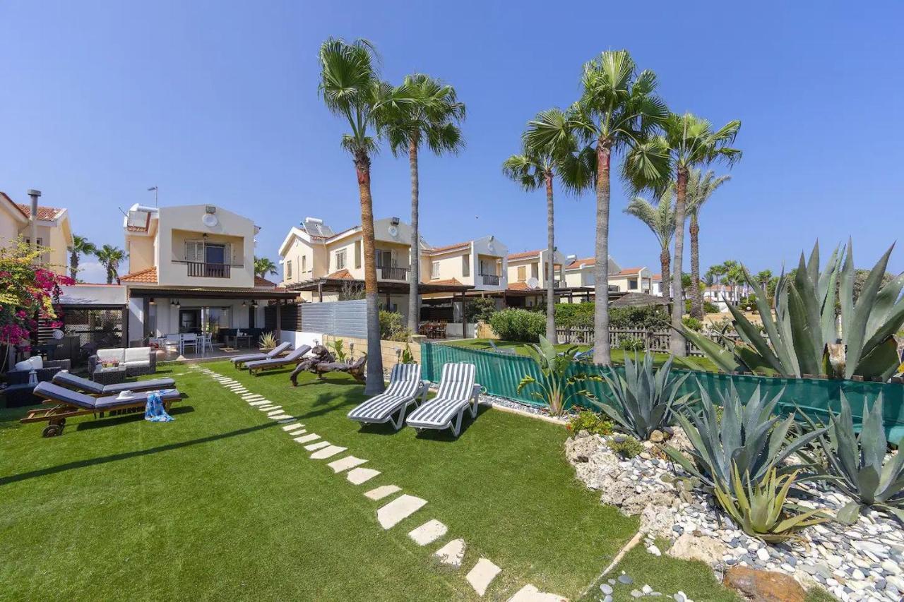Beachfront Villa Carpe Diem