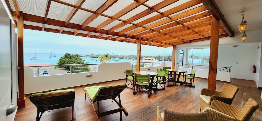 Galapagos Apartments Bay View House — 4-Star Luxury Hotel in Puerto Ayora, Ecuador