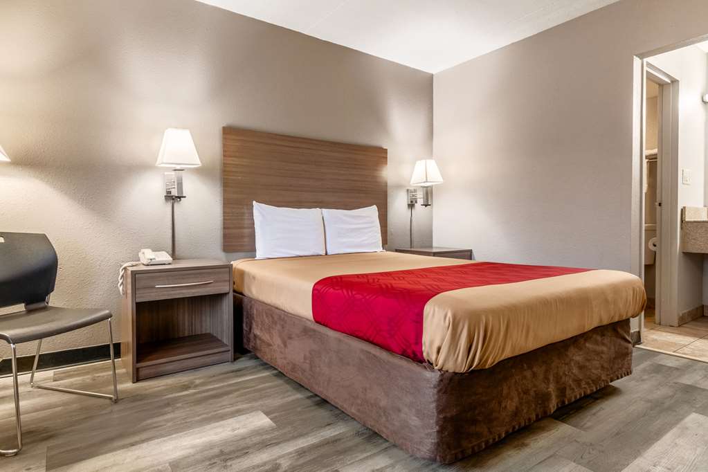Econo Lodge Seymour - photo 11