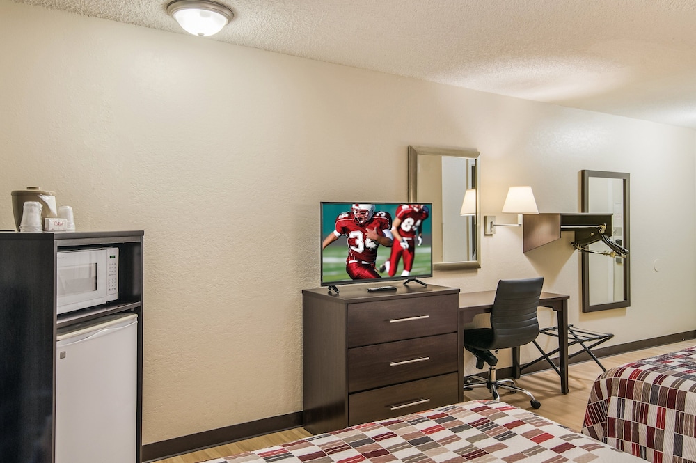 Red Roof Inn & Suites Pensacola East Milton - photo 12