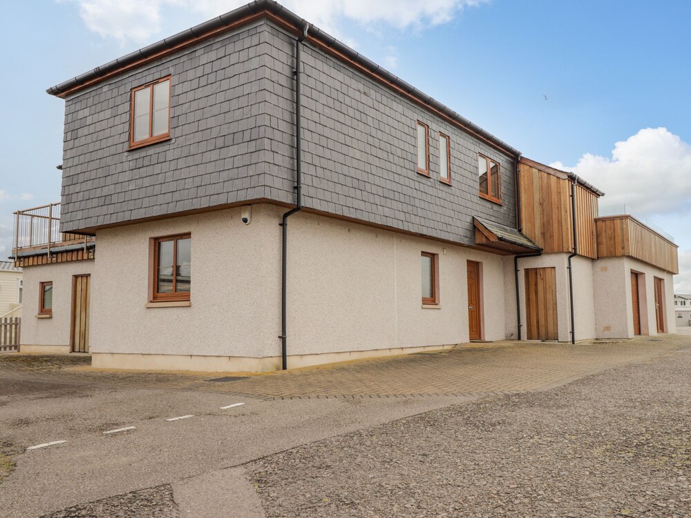 Lossiemouth Bay Cottage — 4-Star Luxury Hotel in Lossiemouth, United Kingdom