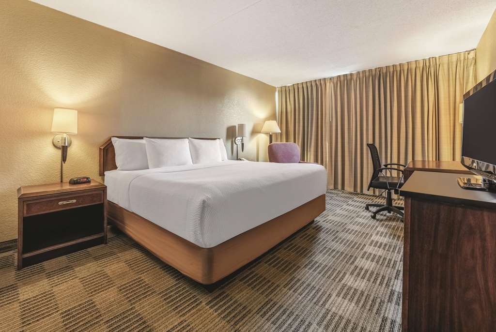 Ramada by Wyndham Fairfield NJ - photo 15