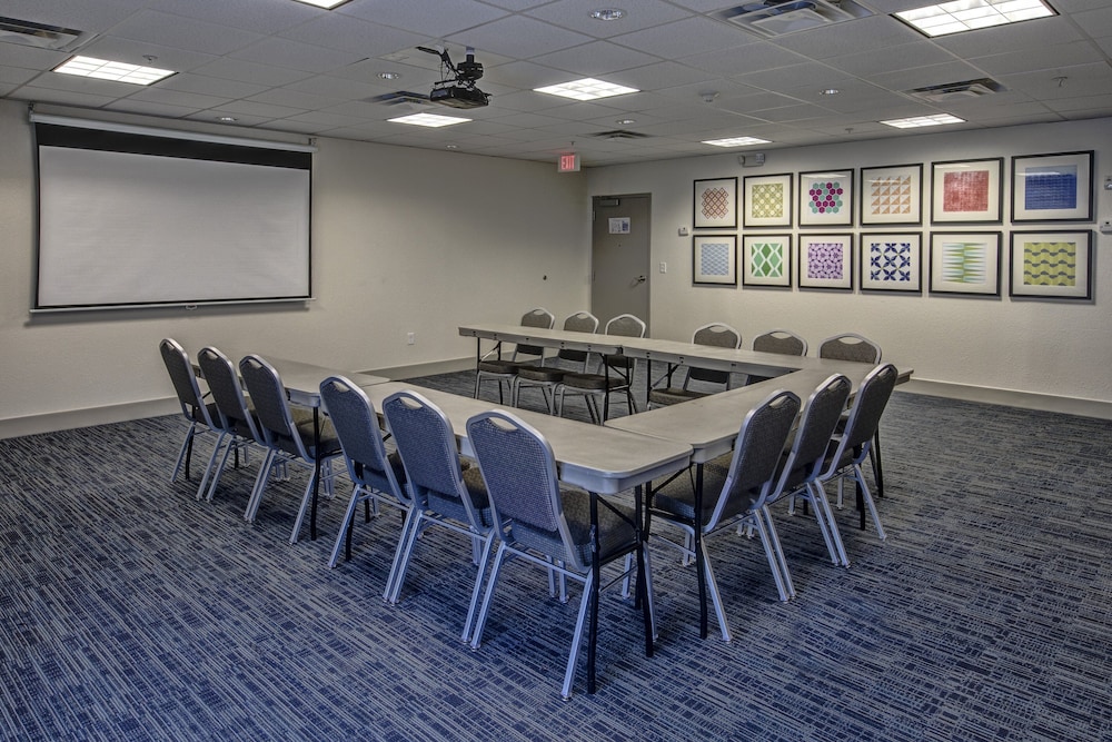 Holiday Inn Express & Suites Smyrna - photo 23