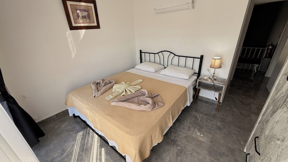 Villa Sleeps 9 Parking Pool Bbq Hot tub Pets — Dalyan — photo 4