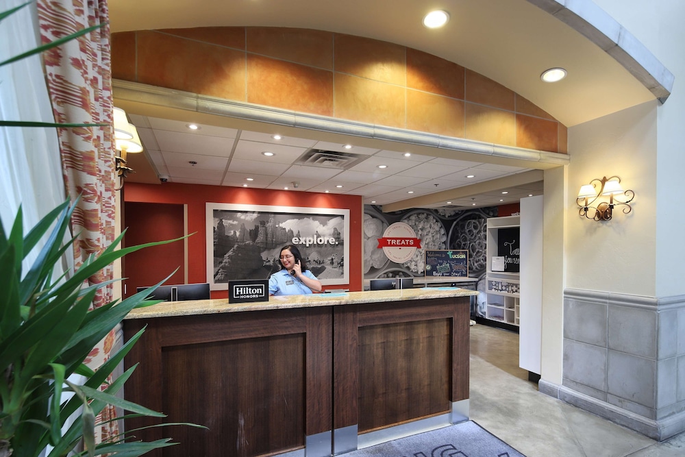 Hampton Inn & Suites Tucson Mall - photo 4