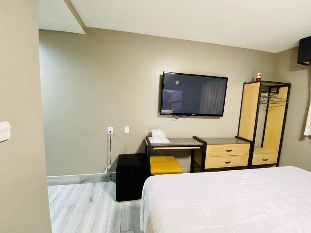 Rodeway Inn Near JFK Airport - photo 11