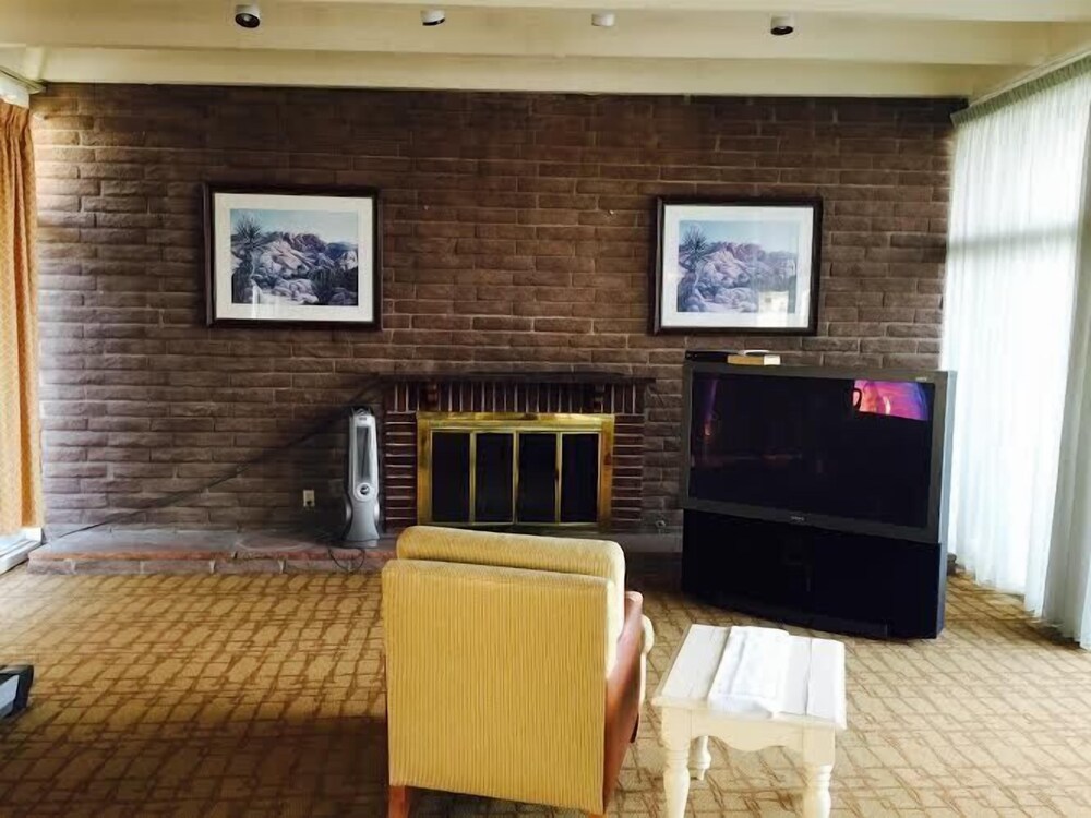 Palm Shadow Inn - photo 6