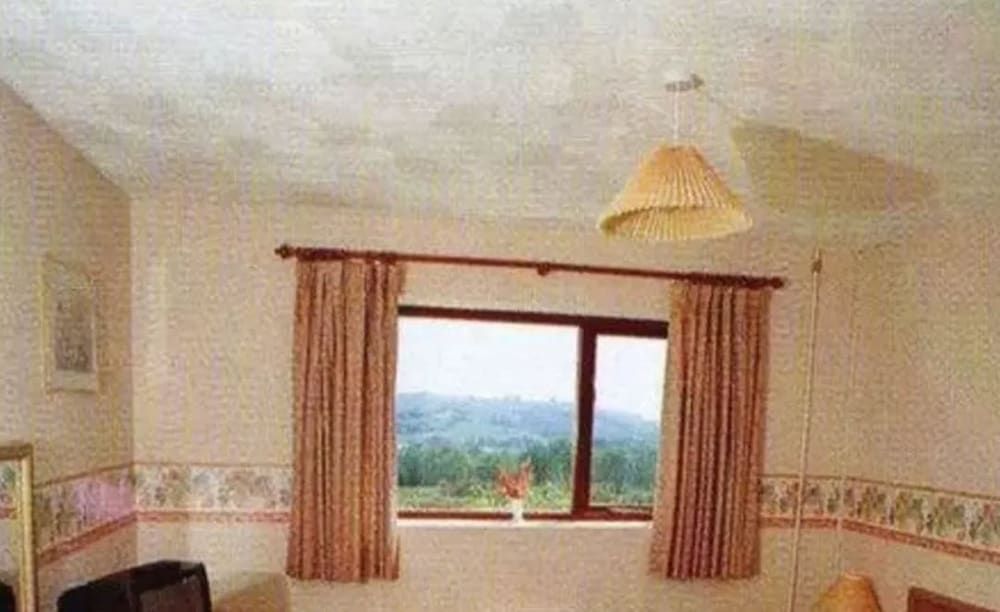 Scottshotel — hotel in Pontypridd