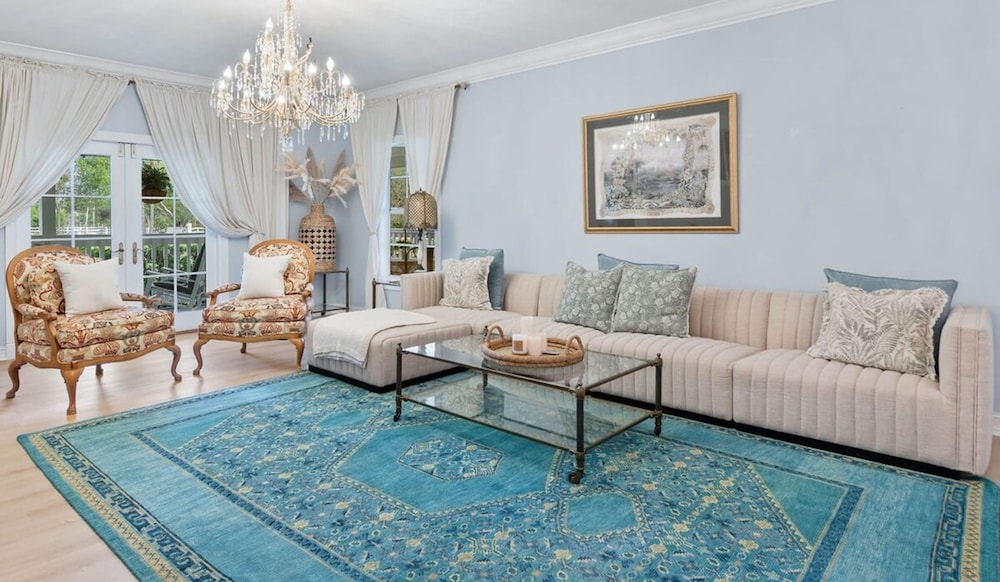 Brand New Spacious 3 bed Pool 20 MIN TO Beach in Fort Myers, United States