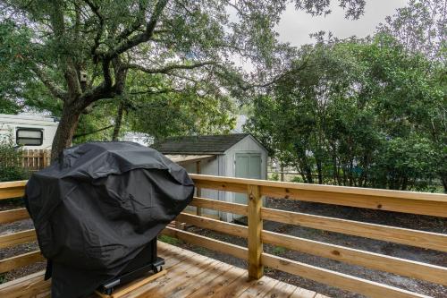 Beach Happy by Oak Island Accommodations - photo 11