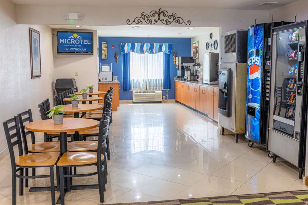 Microtel Inn & Suites by Wyndham Kingsland Naval Base I 95 - photo 15