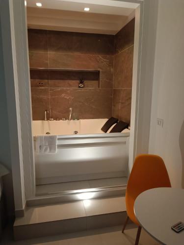 Wal49 Suite — 4-Star Luxury Hotel in Bari, Italy