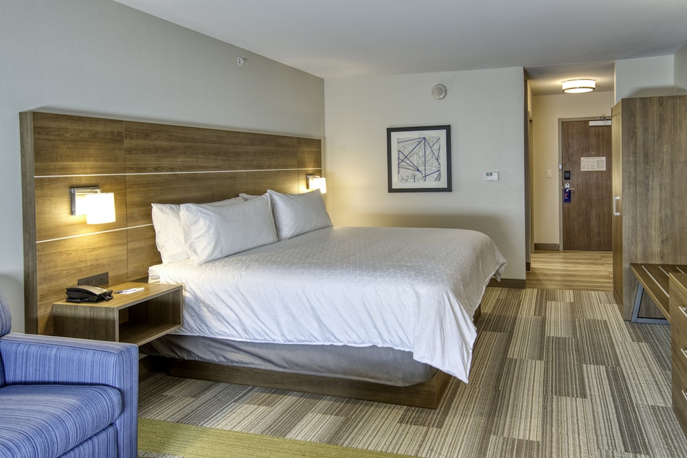Holiday Inn Express & Suites Omaha Downtown Old Market by IHG - photo 7