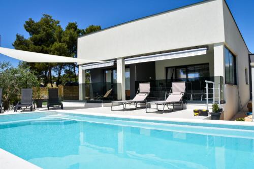 Villa Sportiva Zadar with Private Heated Pool — 4-Star Luxury Hotel in Zadar, Croatia