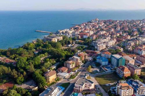 Sunny apartment in Bellicity complex — 4-Star Luxury Hotel in Ravda, Bulgaria