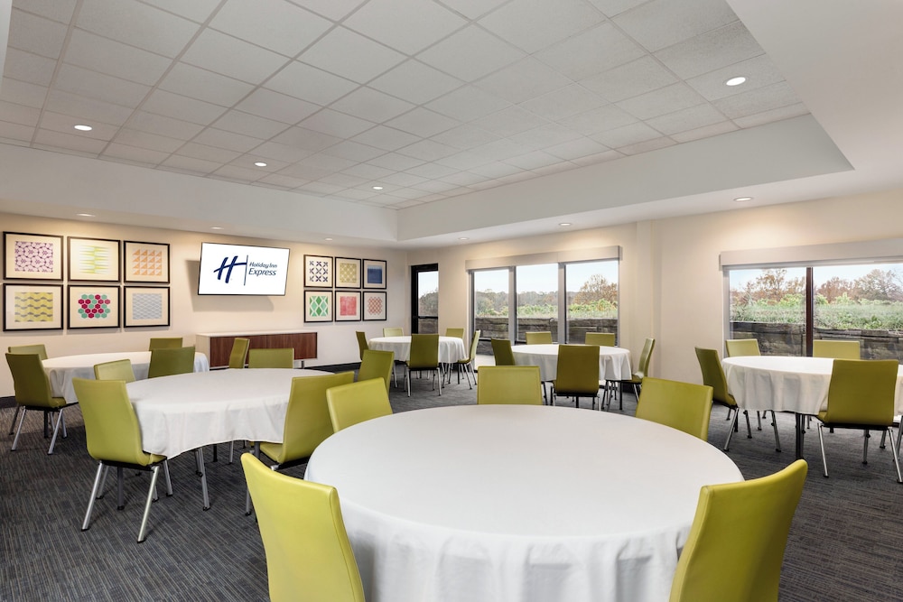 Holiday Inn Express Suites Lexington NwVineyard - photo 69