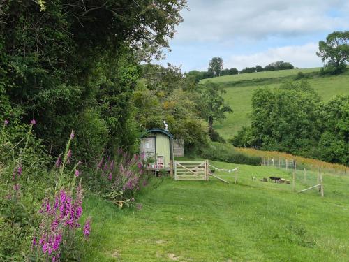 Usk Valley Shepherd's Hut — hotel in Cwmbran