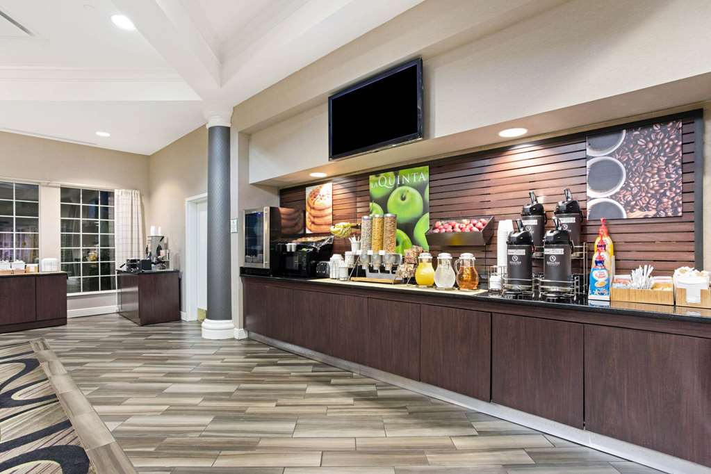 La Quinta Inn & Suites by Wyndham Birmingham Homewood in Birmingham, United States