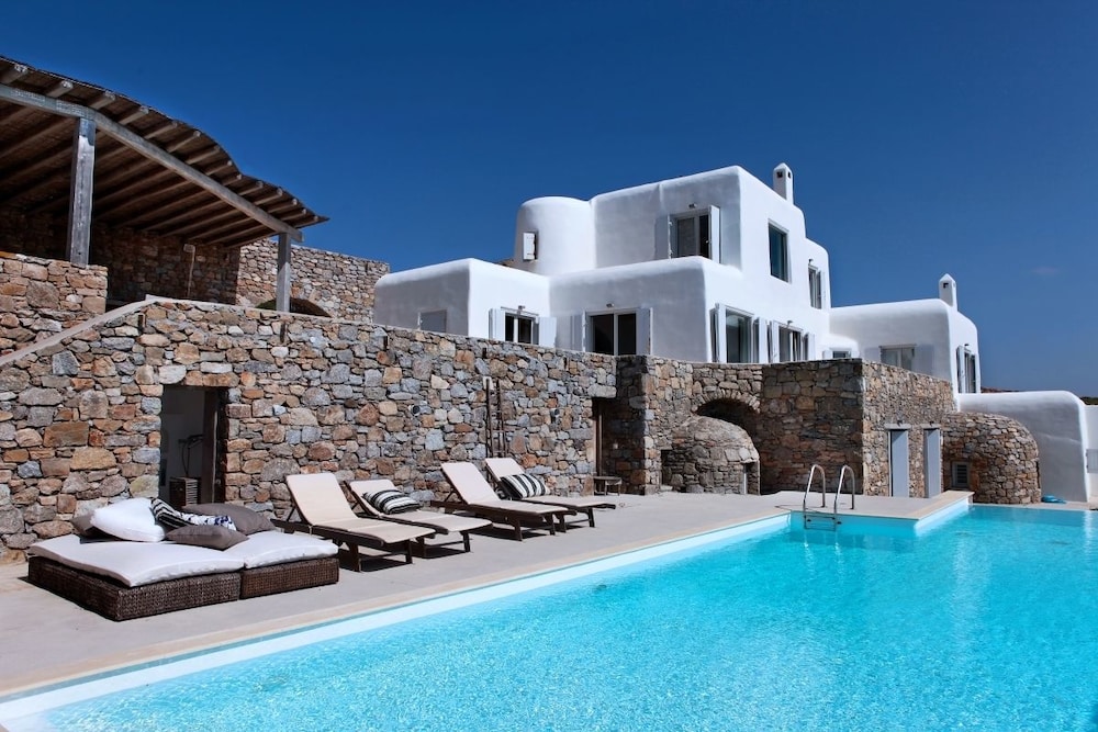 Villa DeLucien — 4-Star Luxury Hotel in Mykonos, Greece
