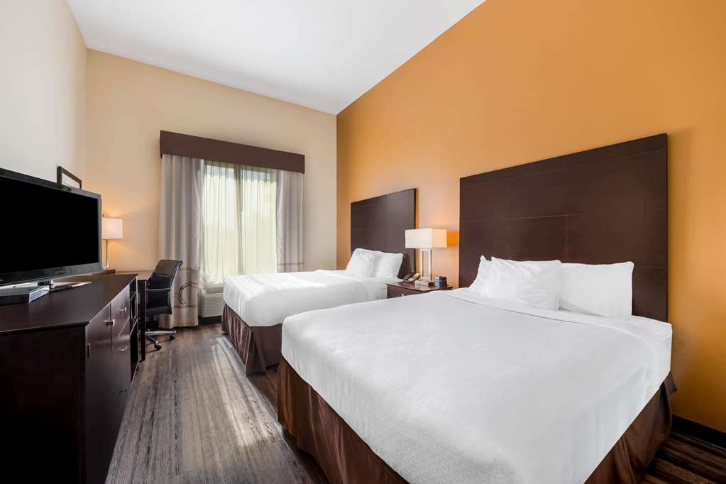 La Quinta Inn & Suites by Wyndham Marshall - photo 15