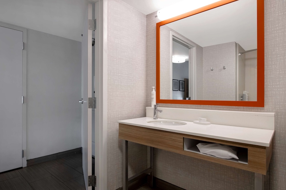 Hampton Inn Anderson Alliance Business Park - photo 5