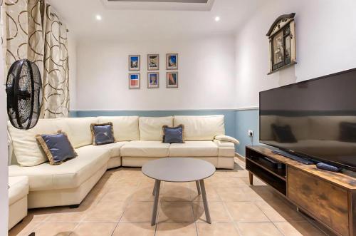 Ta' Lorita Charming & Cosy Ground Floor Family Home — 4-Star Luxury Hotel in Vittoriosa, Malta