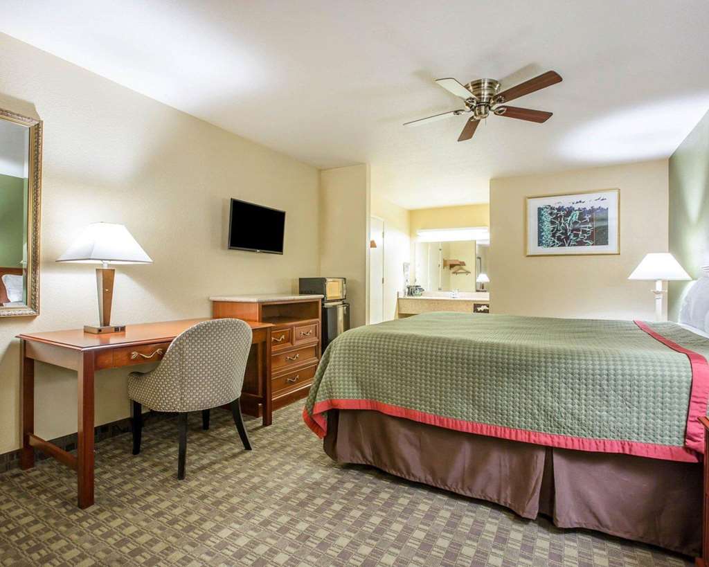 Rodeway Inn Delano - photo 10