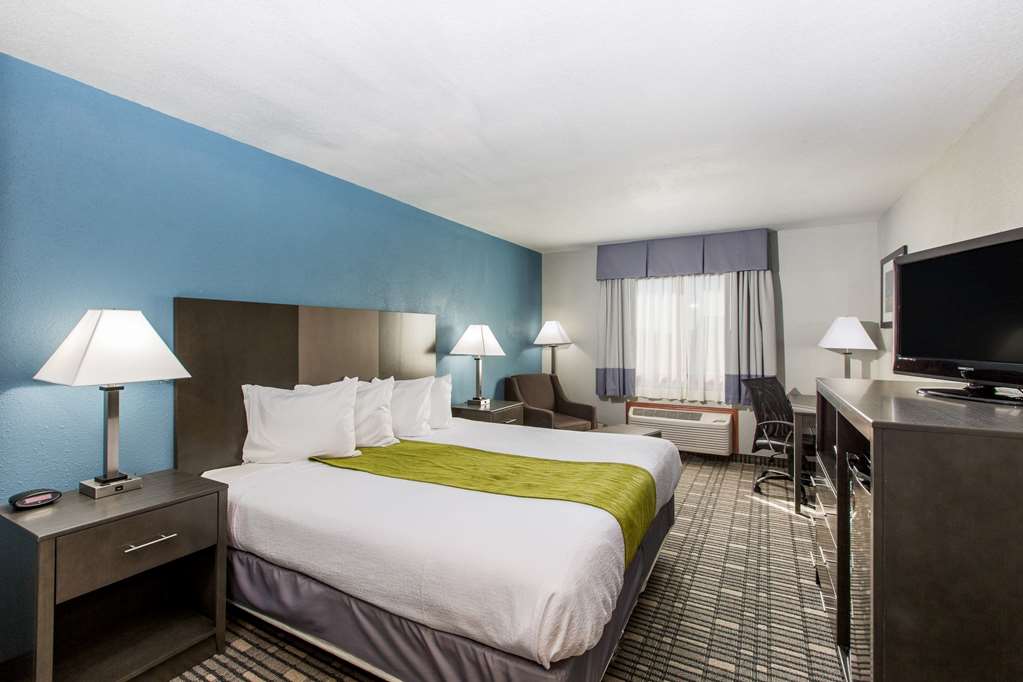 Baymont by Wyndham Pella - photo 11