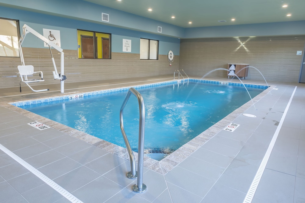 Holiday Inn Express & Suites Clarion By IHG - photo 21