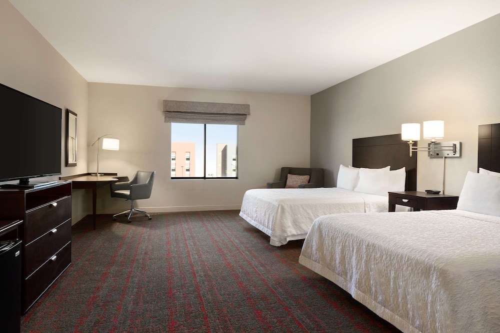 Hampton Inn & Suites Phoenix Glendale Westgate - photo 11
