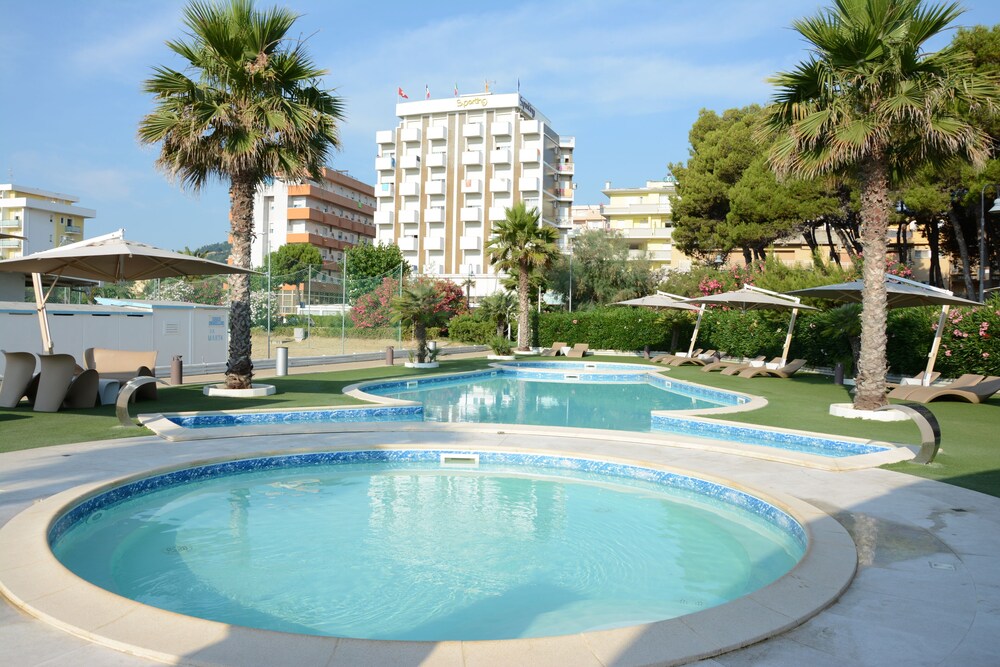Hotel Sporting — hotel in Alba Adriatica