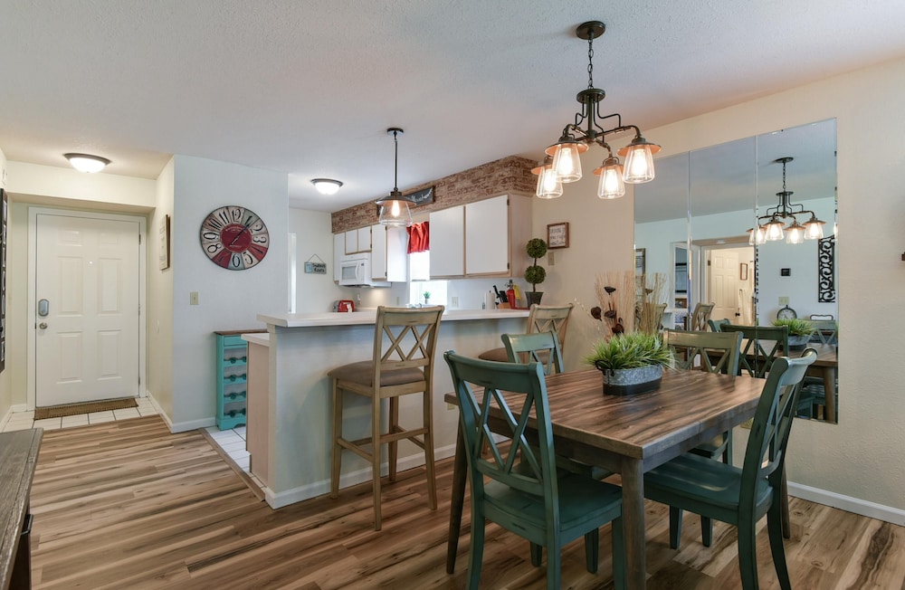 Southern Paradise Resort Amenities Close to Downtown and the Branson Landing - photo 8