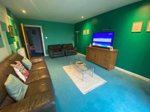 Comfortable Self Contained 2 Double Beds Town Apartment Near Pittodrie Stadium — 4-Star Luxury Hotel in Aberdeen, United Kingdom