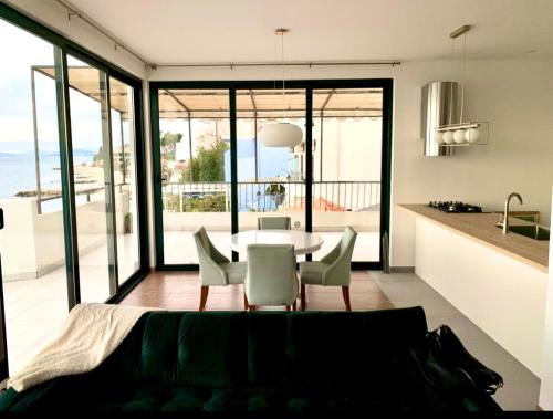 Luxurious Four Bedroom Beach Penthouse — 4-Star Luxury Hotel in Podstrana, Croatia