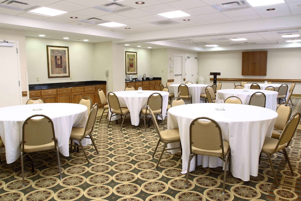 Hampton Inn & Suites Chesapeake Square Mall - photo 31