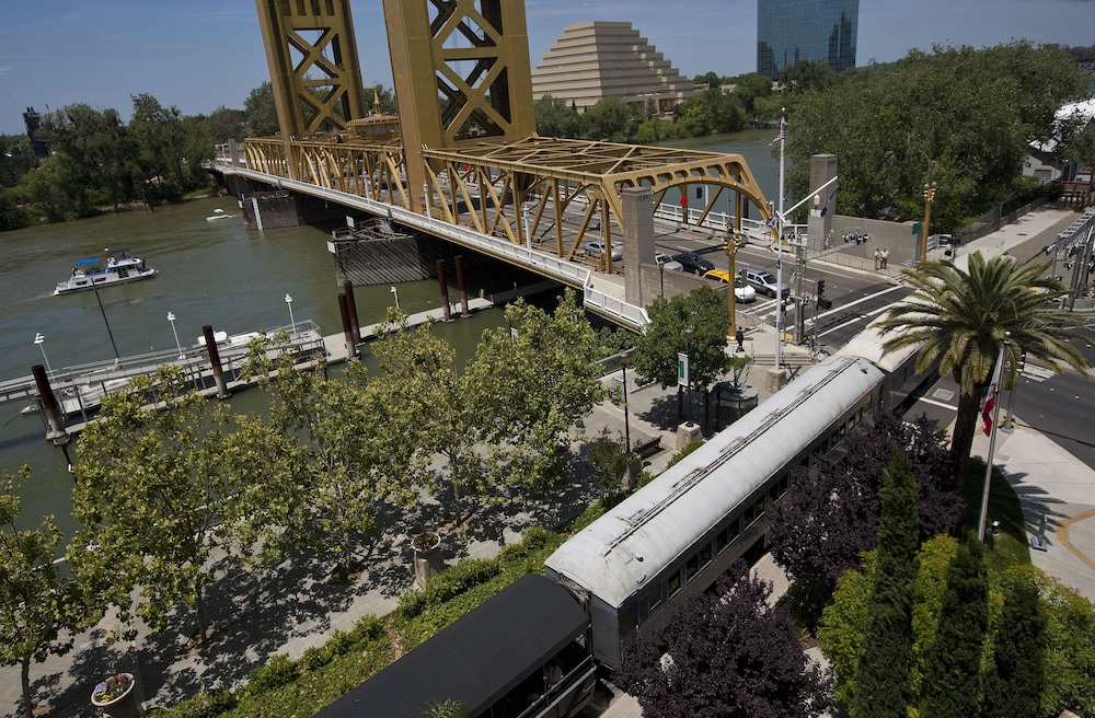 Embassy Suites by Hilton Sacramento Riverfront Promenade - photo 54