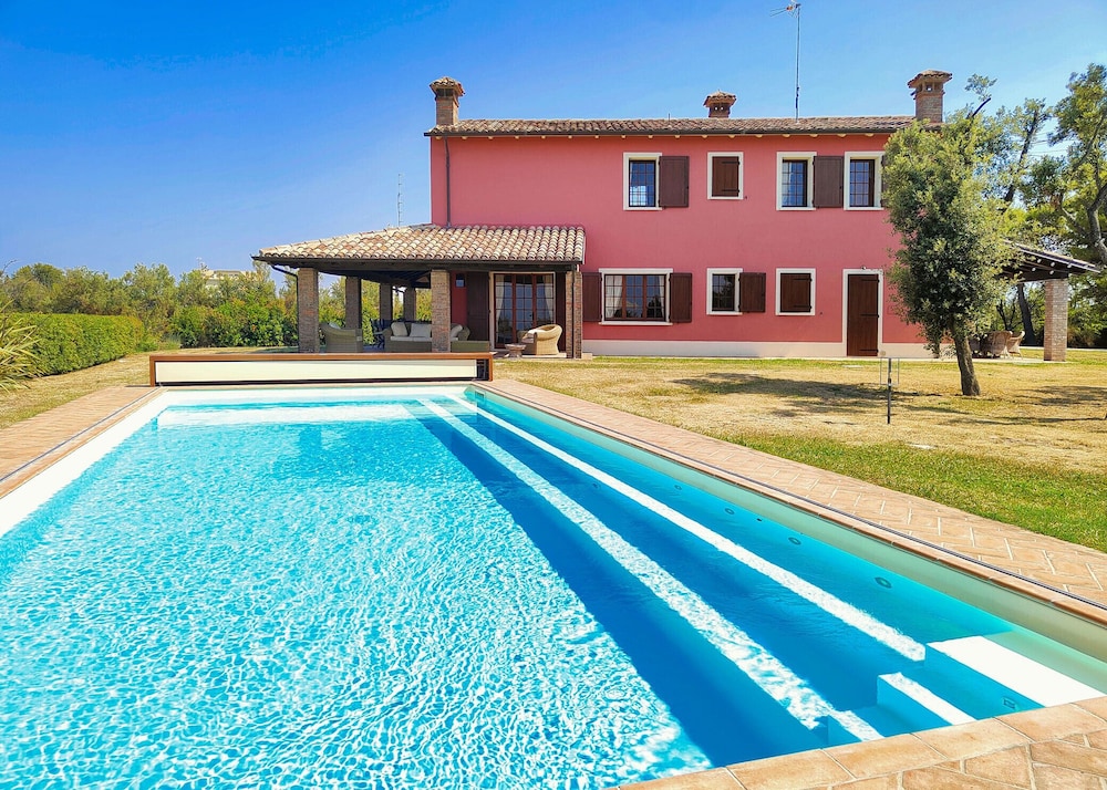3734 Villa Villacolle by Barbarhouse — 4-Star Luxury Hotel in San Costanzo, Italy