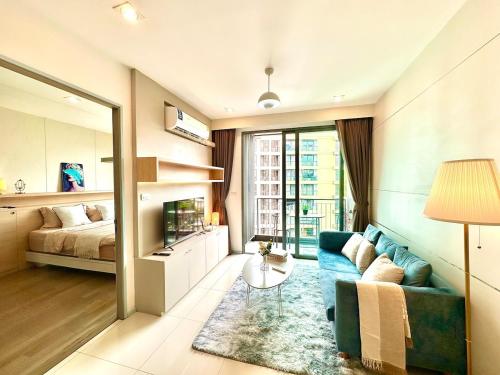 Bright & Spacious Apartment — 4-Star Luxury Hotel in Bangkok, Thailand