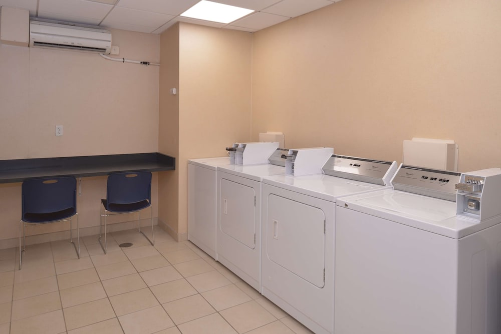 Hampton Inn & Suites Bakersfield North Airport - photo 22