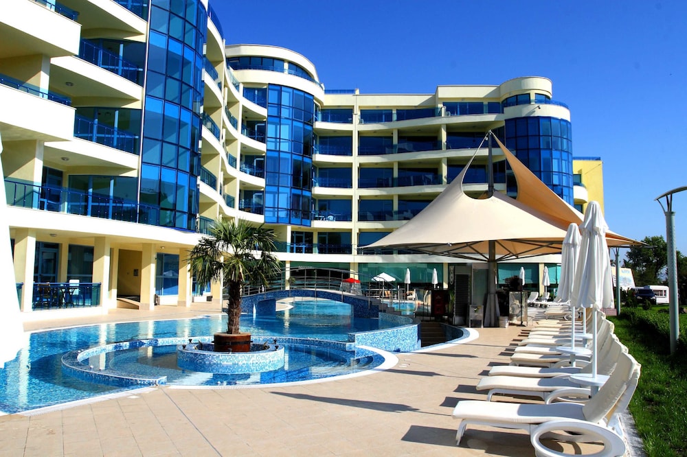Aparthotel Marina Holiday Club All Inclusive & Free Parking in Pomorie, Bulgaria