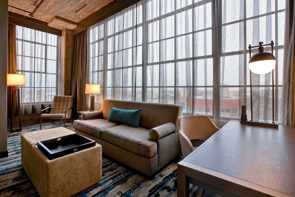Embassy Suites by Hilton Rockford Riverfront - photo 17