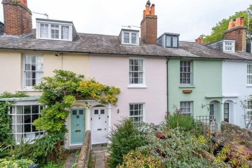 Charming Cottage mins from Chichester City Centre — 4-Star Luxury Hotel in Chichester, United Kingdom
