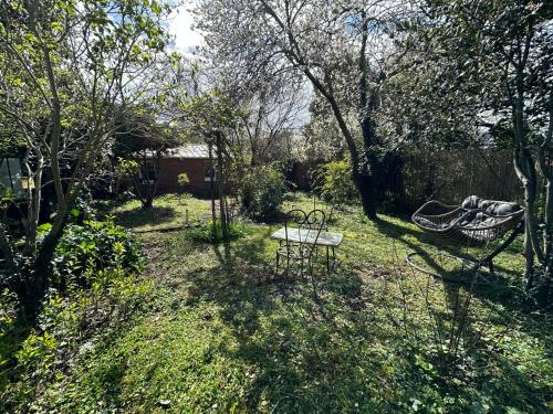 Maisonnette Studio Avec Jardin in Angers, France