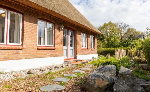Reetdachkate Ekenis - carbon neutral hotel in Kappeln