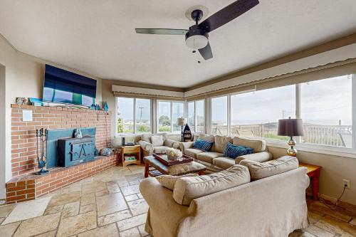 Cozy Carmet Cottage — 4-Star Luxury Hotel in Bodega Bay, United States
