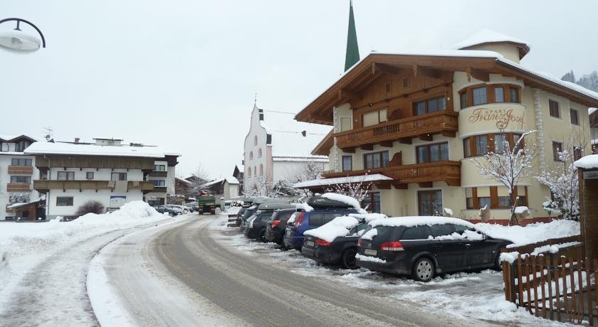 Apart Franz Josef — 4-Star Luxury Hotel in Stumm, Austria